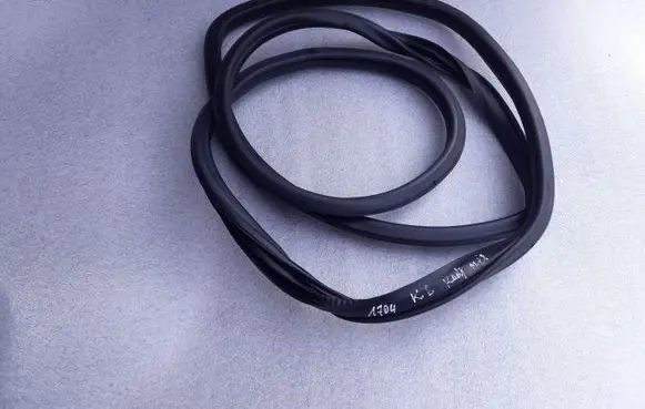 Rear door rubber seal (on body)