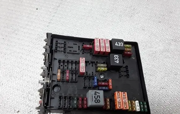 Volkswagen Touran I Fuse module 1K0937124K