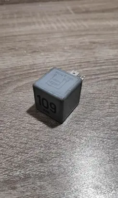 Volkswagen Golf III Other relay 1J0906381A 109
