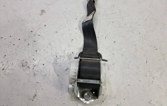 Rear seatbelt