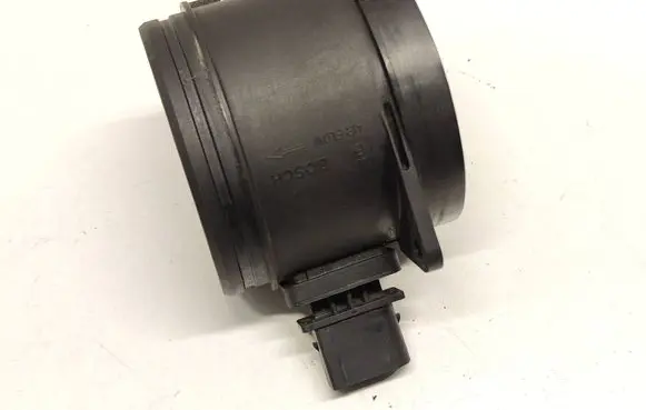 BMW X3 E83 Mass air flow meter 0281002936 7805415