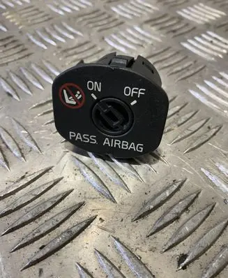 Passenger airbag on/off switch