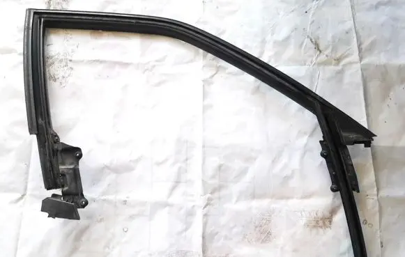 Audi 80 90 B3 Front door window/glass frame 893837350