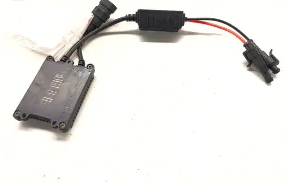 Audi A8 S8 D2 4D Voltage converter/converter module 