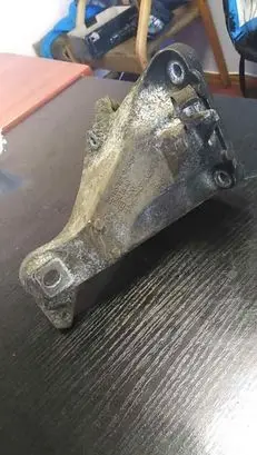 BMW 1 E81 E87 Engine mounting bracket 6781916