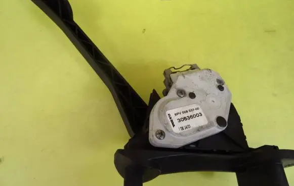 Volvo V70 Accelerator throttle pedal 30636003