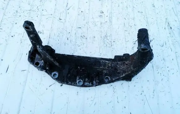 Audi A4 S4 B5 8D Engine mounting bracket