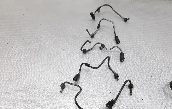 Mitsubishi L200 Fuel injector supply line/pipe 