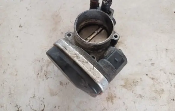 Volkswagen Touran I Throttle valve 06F133062