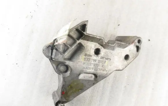 Volkswagen PASSAT B6 Engine mounting bracket 03G199207F