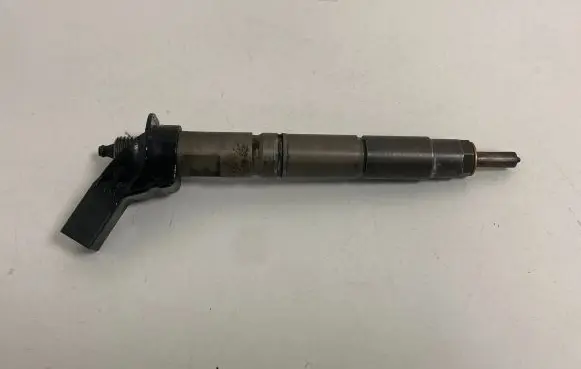 Mercedes-Benz CLS C219 Fuel injector A6420700587 0445115