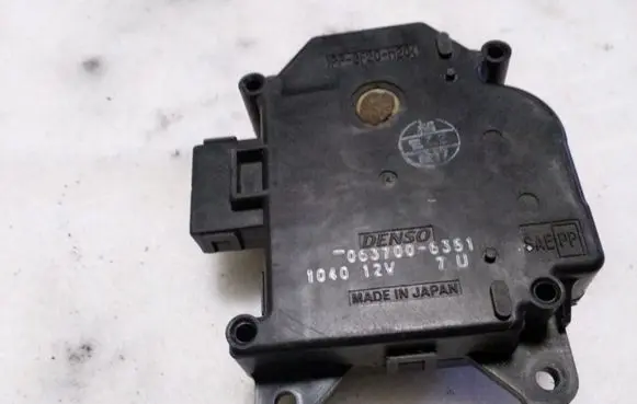 Mitsubishi Galant Air flap motor/actuator 0637006351
