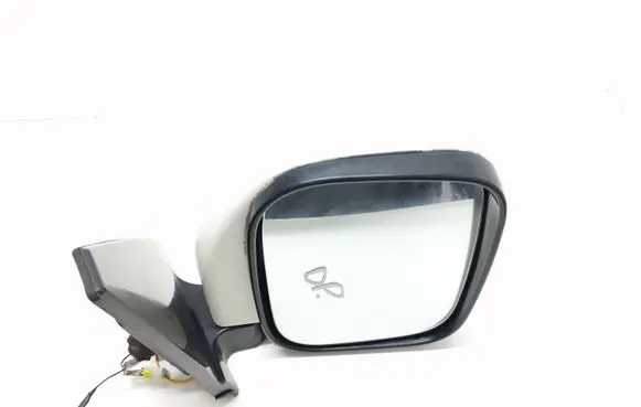 Mitsubishi Montero Front door electric wing mirror E13010408