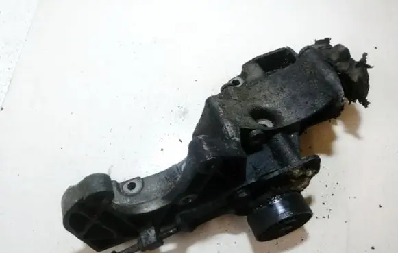 Renault Megane I Engine mounting bracket 7700272975