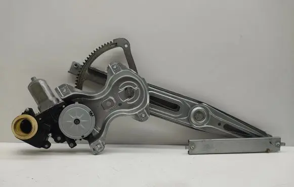 Toyota Avensis T270 Front door window regulator motor 8570102010 C14245100