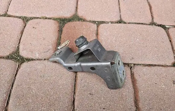Opel Zafira C Radiator mount bracket 