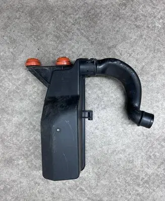 BMW 6 G32 Gran Turismo Intake resonator 8575040
