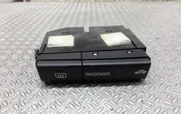 Toyota Avensis T250 Windscreen/window heater switch 8479005130