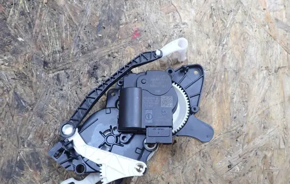 Skoda Octavia Mk3 (5E) Air flap motor/actuator 2Q0907511F