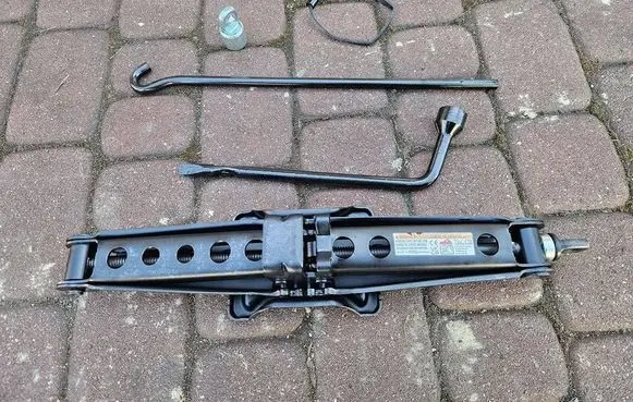 Toyota Highlander XU70 Lift Jack 