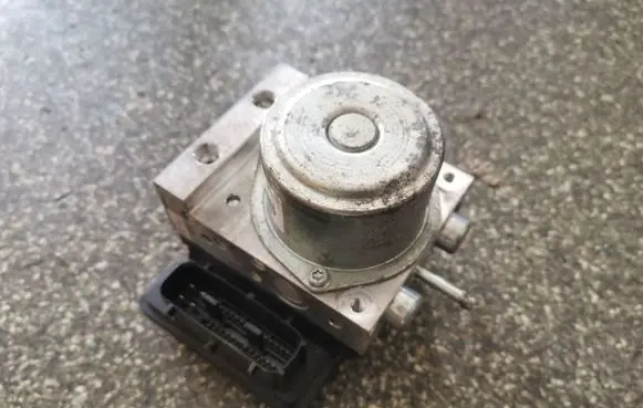 Nissan Leaf I (ZE0) ABS Pump 25240920 E25191341 67066466