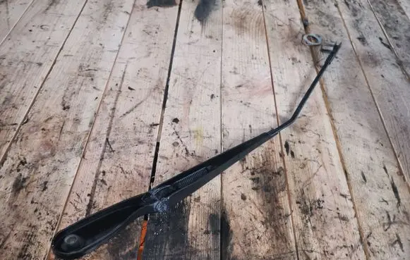 Volvo S40 Front wiper blade arm