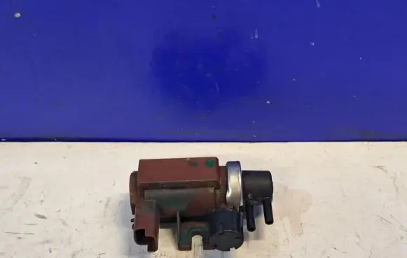 Volvo V50 Turbo solenoid valve 31216025