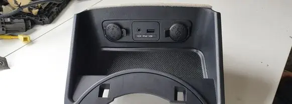 KIA Sportage Cigarette lighter front 