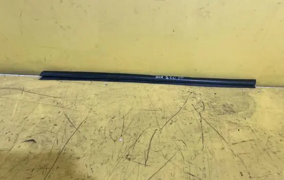 Volvo V50 Front door glass trim molding 