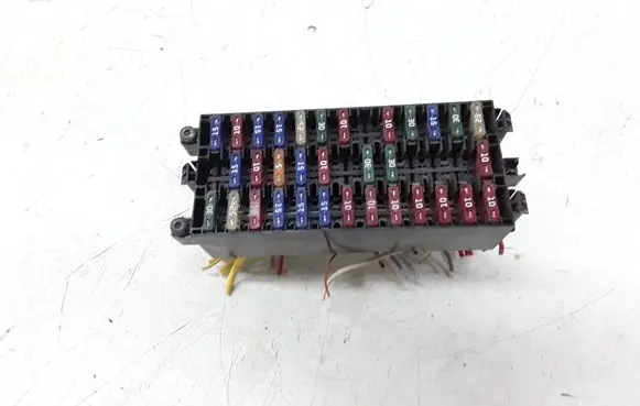 Renault Trafic II (X83) Fuse module
