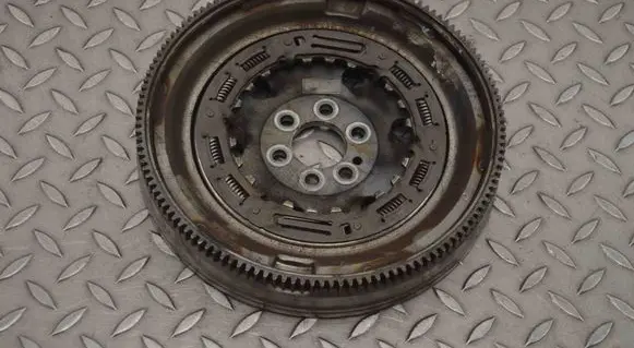 Volkswagen Golf Sportsvan Flywheel 04E105266K