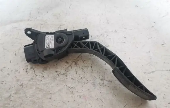 Ford Fiesta Accelerator throttle pedal 8V219F836AB