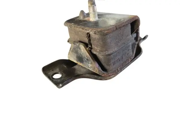 Subaru Impreza II Engine mount bracket