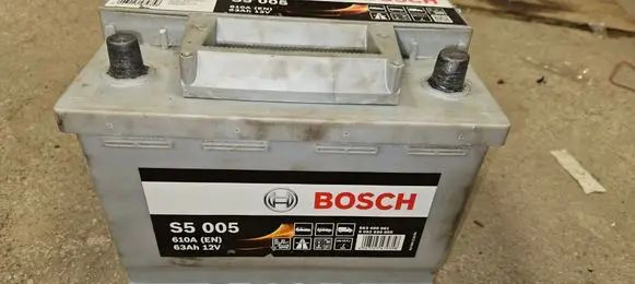 Volkswagen Golf Plus Car battery 63AH610A BOSCH 5S005