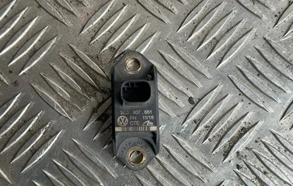 Volkswagen Scirocco Airbag deployment crash/impact sensor 3C0907651
