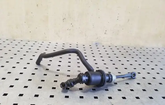Nissan X-Trail T32 Clutch master cylinder 306104BG0B