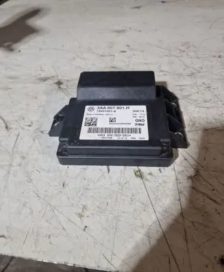 Volkswagen PASSAT B7 Hand brake control module 3AA907801H