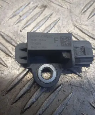 Nissan Qashqai Airbag deployment crash/impact sensor 985813EA0A 02142014 3RA14214D8CD