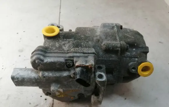Toyota Auris E180 Air conditioning (A/C) compressor (pump) 0422001330 06829