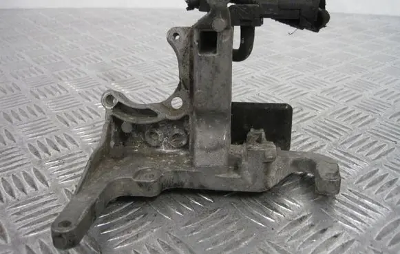 Ford Fiesta Front door coupe exterior handle/bracket AV2Q9B470AC