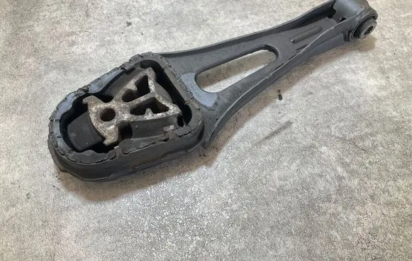 Ford Transit Engine mount bracket BK216P082AE F0M000
