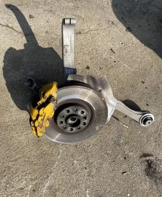 Alfa Romeo Stelvio Front wheel hub spindle knuckle 00505415540