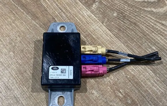 Jaguar F-Pace Aerial antenna amplifier DPLA19C097BA LT95419