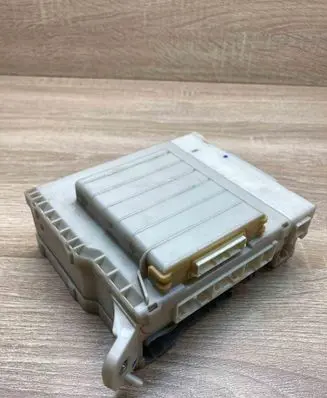 Lexus IS 220D-250-350 Fuse module 8273053020 8267253040