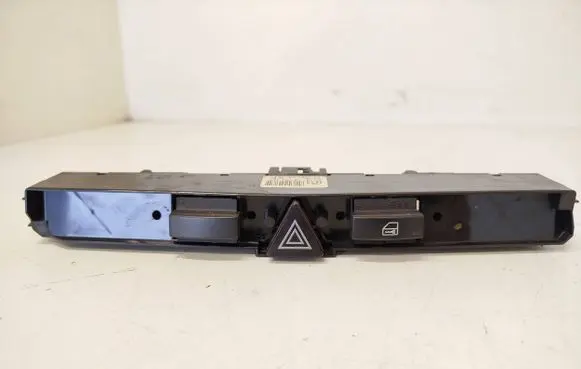Opel Astra H Hazard light switch 03758075 13100105