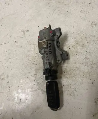 Volkswagen Polo IV 9N3 Ignition lock 4B0905851N