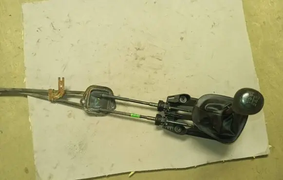 Peugeot 107 Gear shifter/selector 335300H010 338200H010