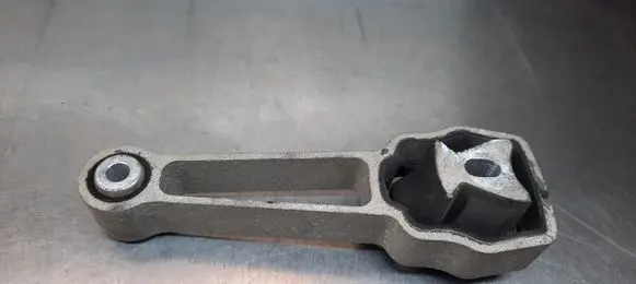 Volvo V70 Engine mounting bracket