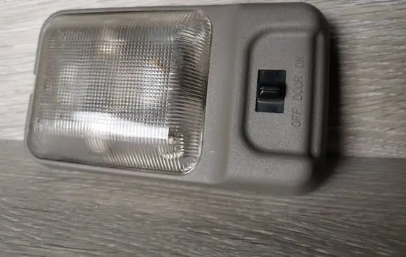 Isuzu Trooper Rear seat light