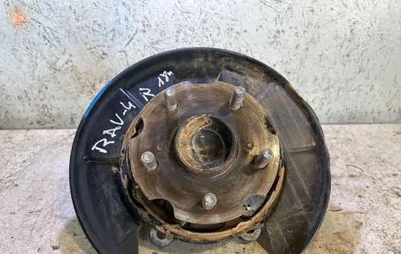 Toyota RAV 4 (XA40) Rear wheel hub